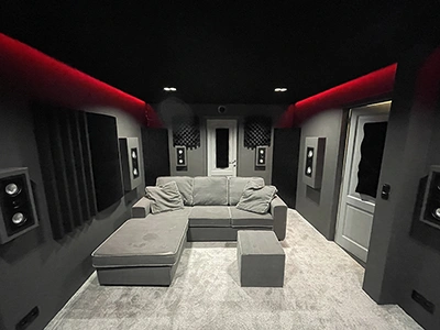 Salle de cinéma privée entièrement personnalisée