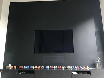 Écran OLED intégré au mur